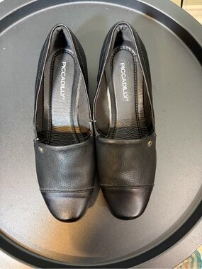Piccadilly Women's Black Slip-On Comfort Flats